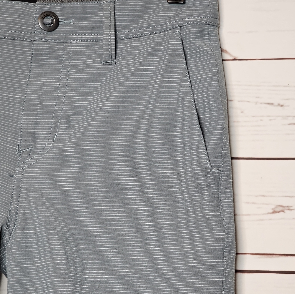 Volcom Gray Flat Front Shorts Size 27 - image 4